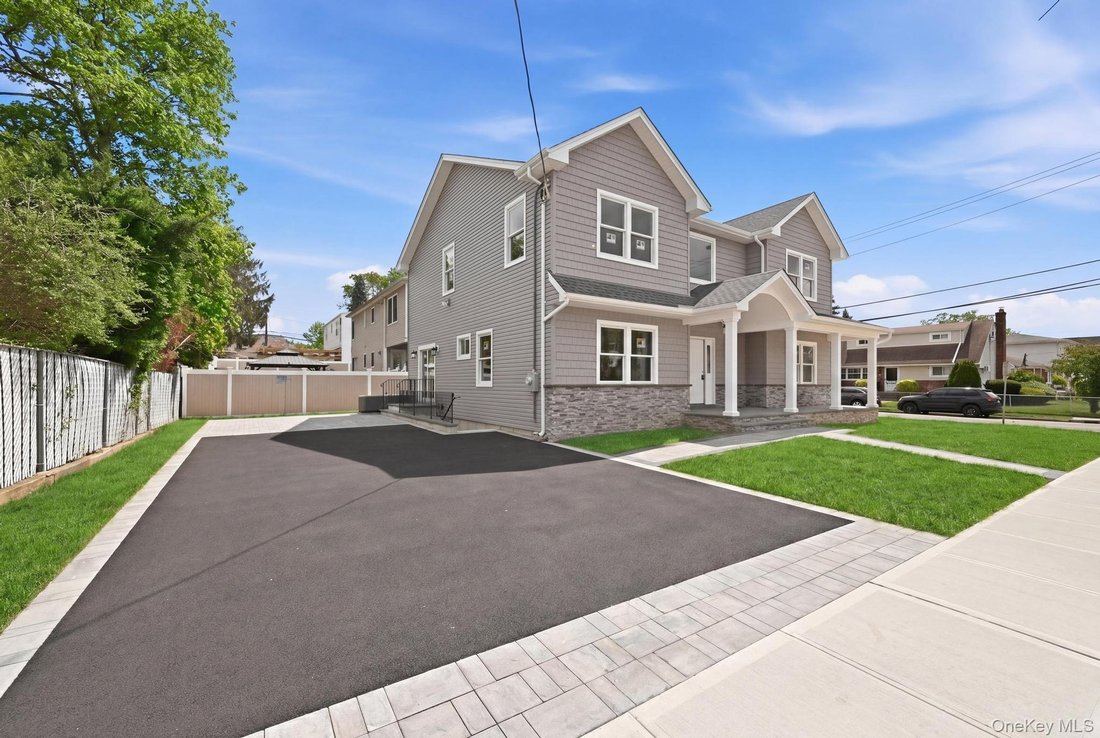 House in Elmont, New York, United States 3 - 17726649
