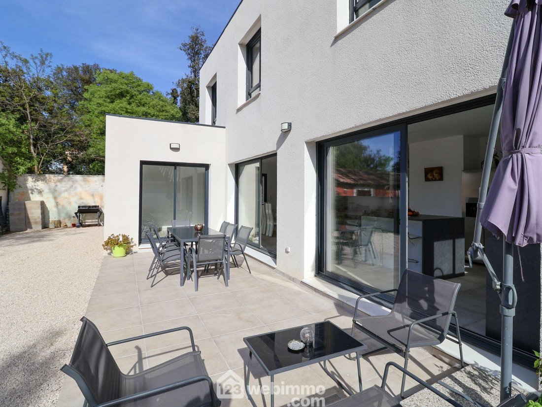 Villa in Mazargues, Marseille, Provence-Alpes-Côte d'Azur 3 - 17730805