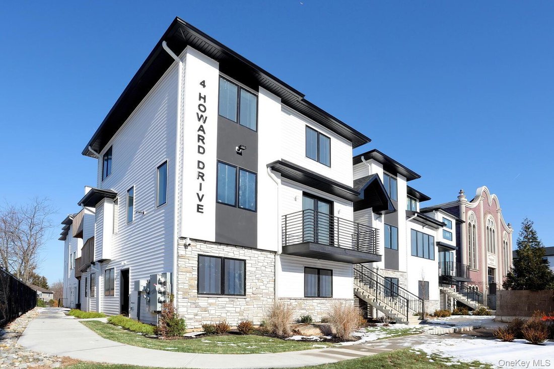 Condo in Spring Valley, New York, United States 1 - 17728459