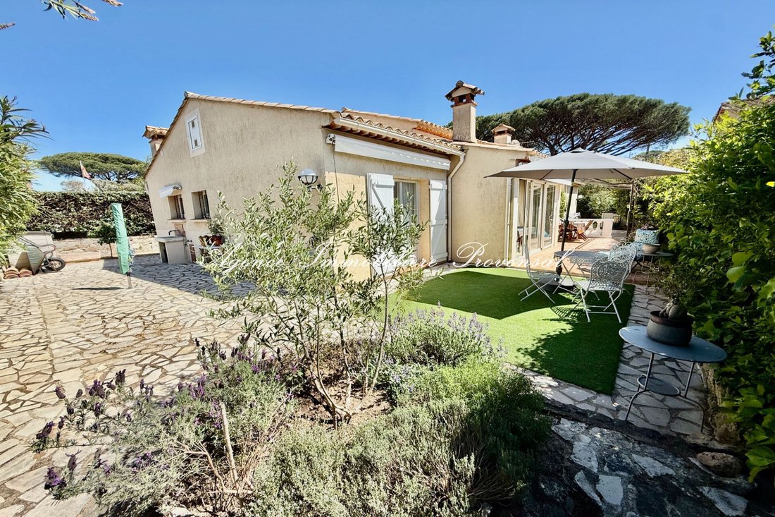 Villa in Ville-Les Saquedes-Le Bouillonnet, Sainte-Maxime, France 1 - 17727339
