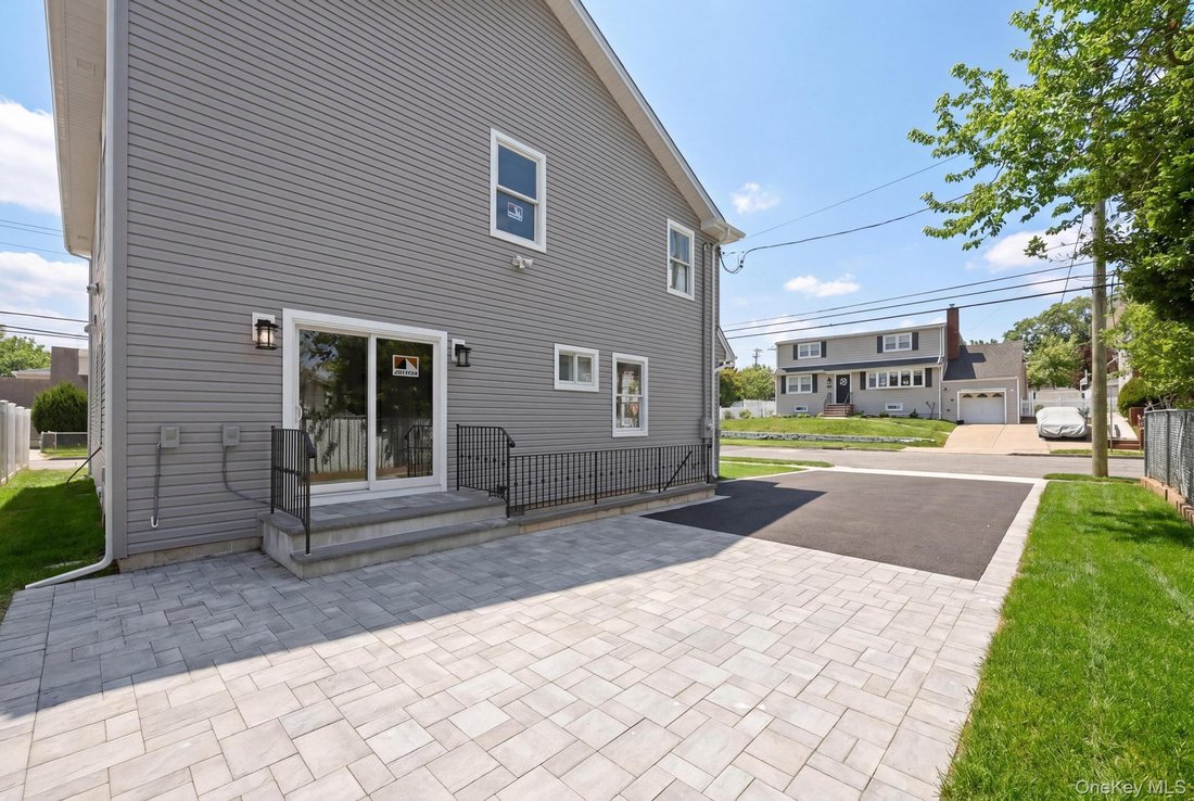 House in Elmont, New York, United States 4 - 17726649
