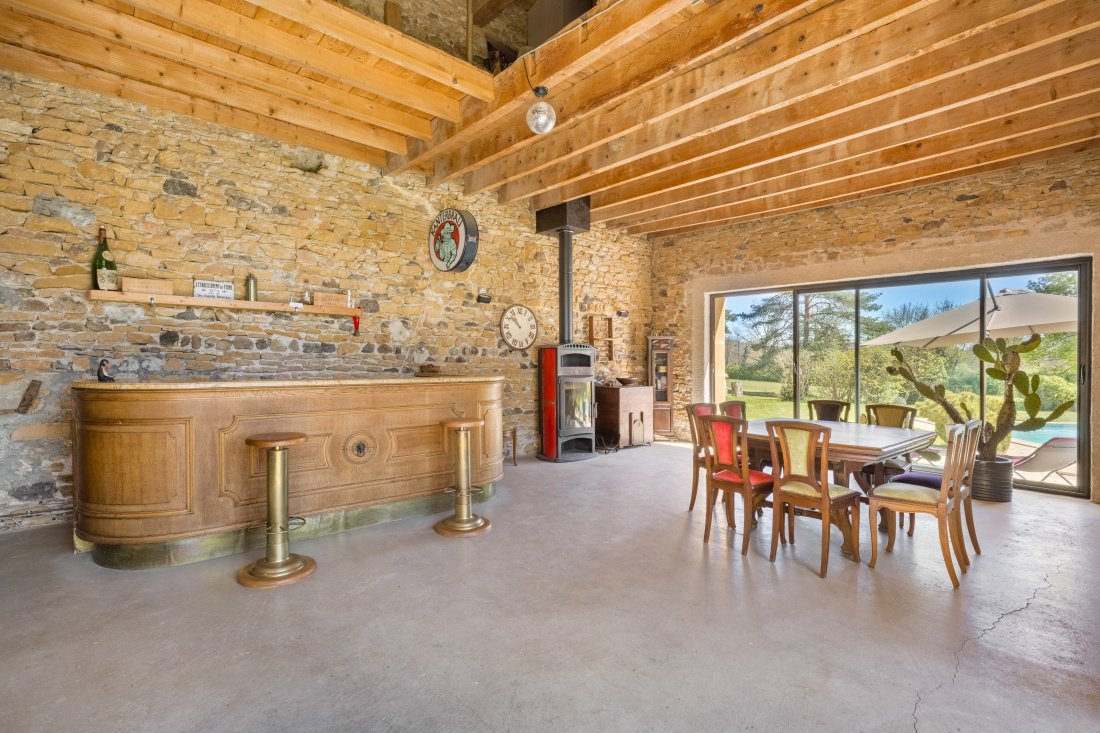 Estate in Theize, Auvergne-Rhône-Alpes, France 4 - 17727457