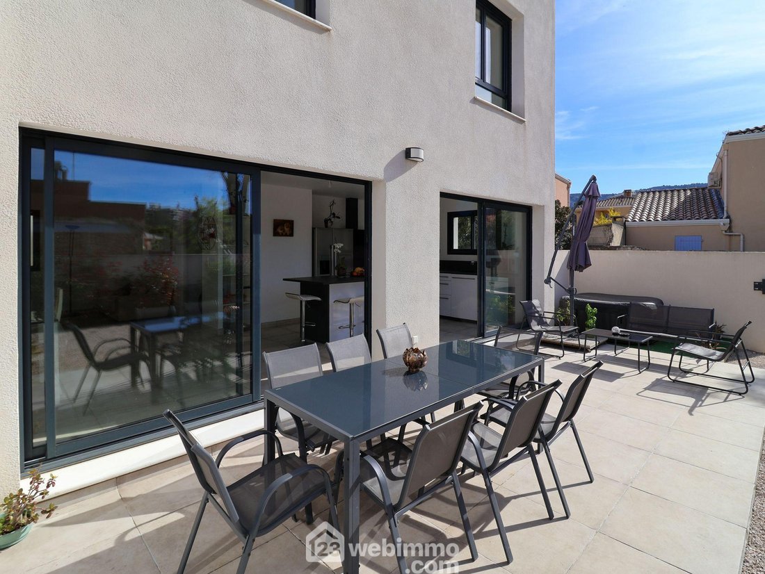 Villa in Mazargues, Marseille, Provence-Alpes-Côte d'Azur 4 - 17730805