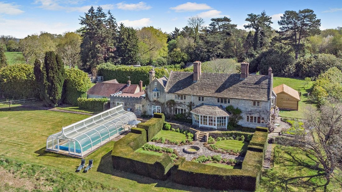 House in Tower Hill, Southwater, England 2 - 17730806