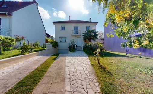 House in Ormesson-sur-Marne, Ile-de-France, France 1