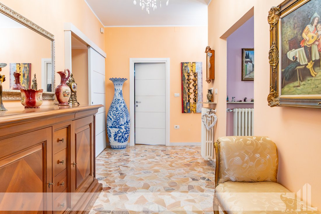 House in Center, Belluno, Veneto 2 - 17726849