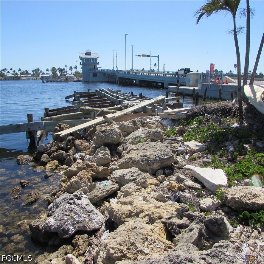 Land in Cape Coral, Florida, United States 2 - 17728615