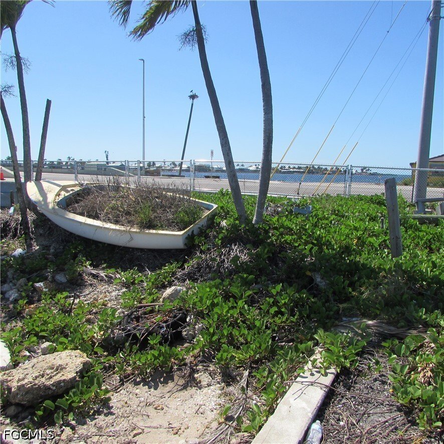 Land in Cape Coral, Florida, United States 3 - 17728615