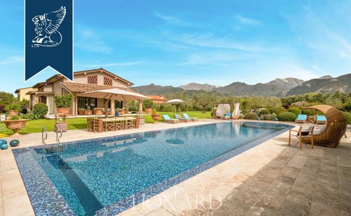 Villa in Pietrasanta, Tuscany, Italy 1