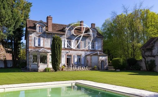 Estate in Quincy, Centre-Val de Loire, France 1