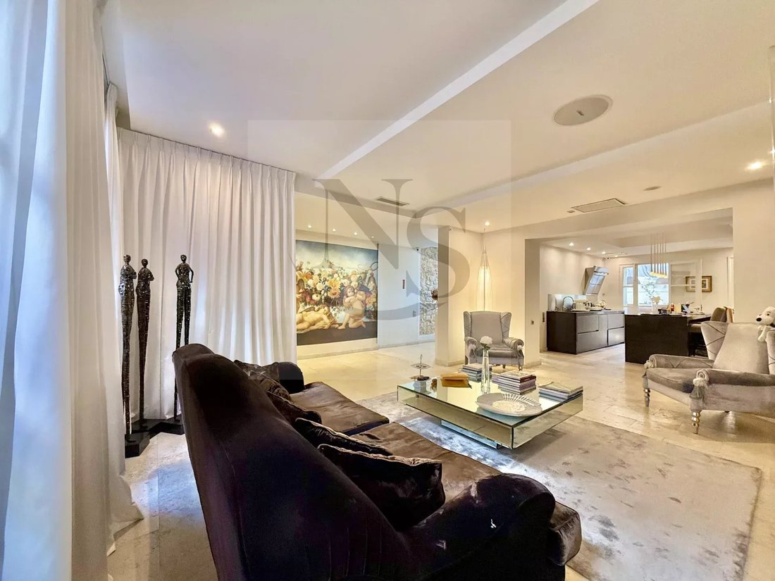 Estate in Comtale-Cente-Cours Mirabeau, Aix-en-Provence, France 2 - 17727987