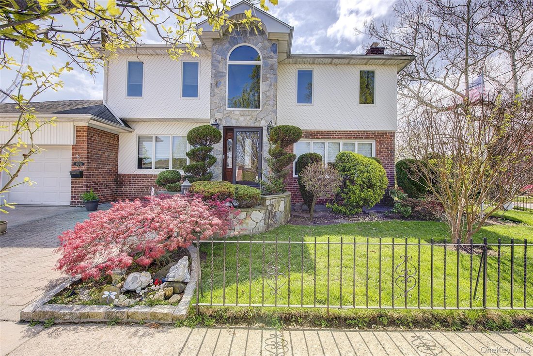 House in New York, New York, United States 1 - 17728442