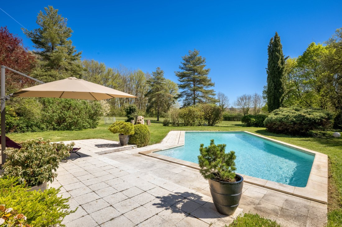 Estate in Theize, Auvergne-Rhône-Alpes, France 2 - 17727457