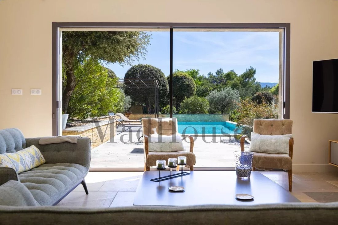 Country House in Beaumettes, Provence-Alpes-Côte d'Azur, France 3 - 17726858