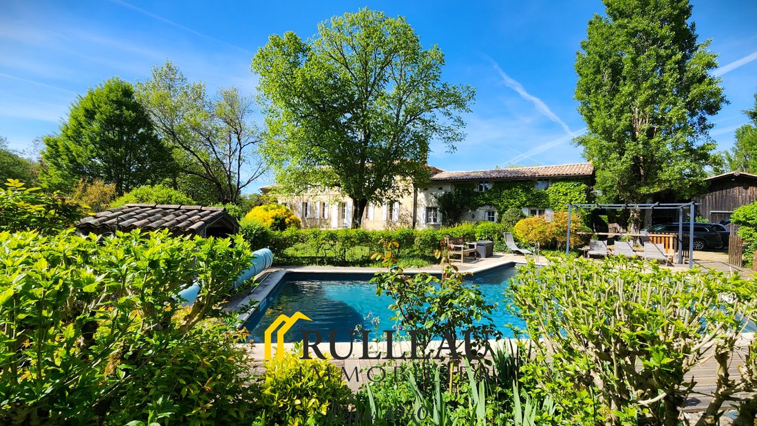Estate in Nord Est, Saint-André-de-Cubzac, France 2 - 17730221