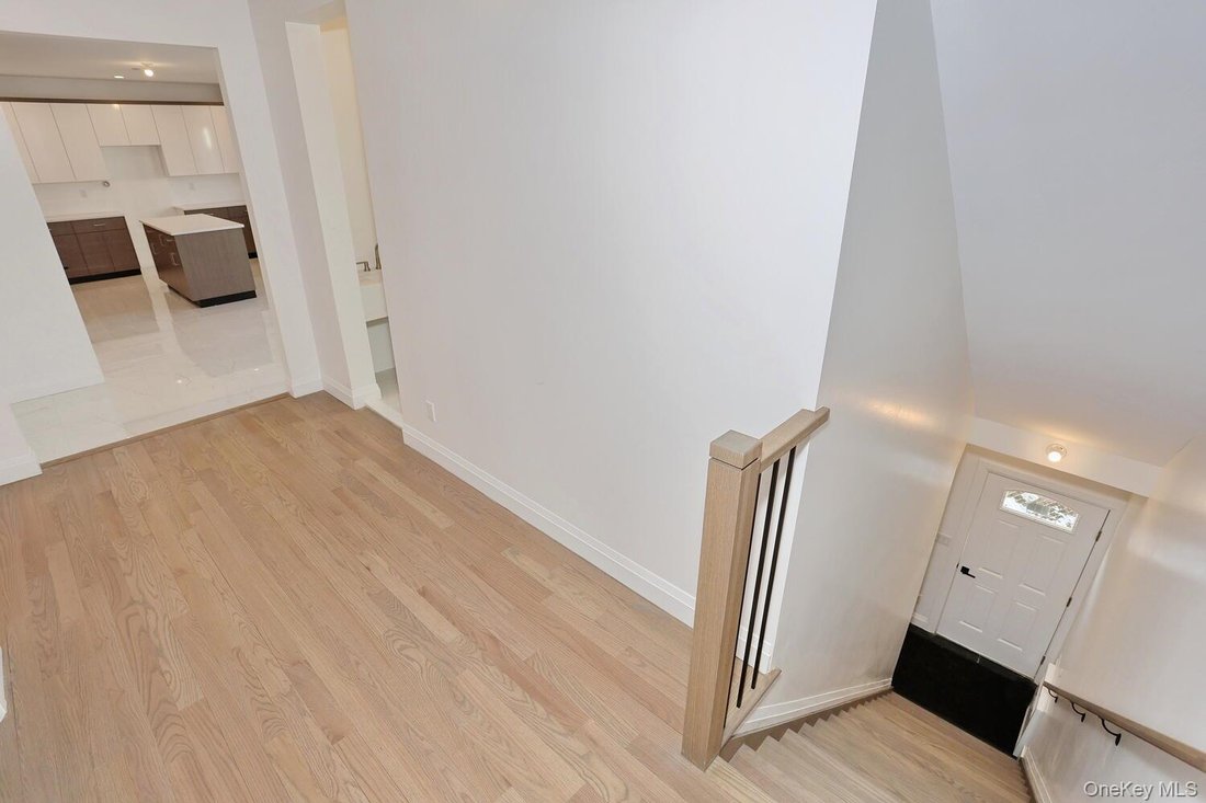 Condo in Spring Valley, New York, United States 4 - 17728459