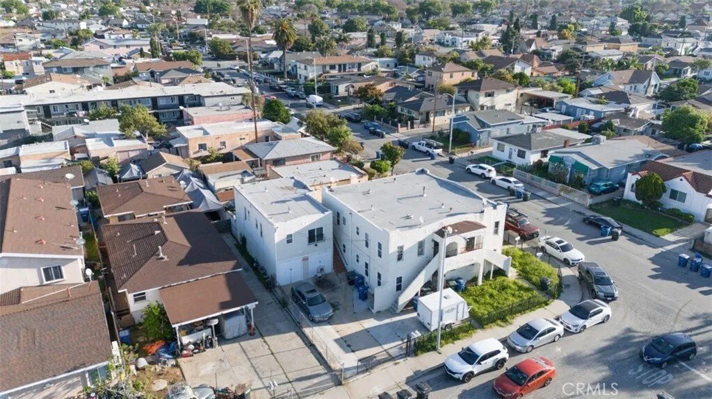 East Los Angeles, California, United States 4 - 17351952