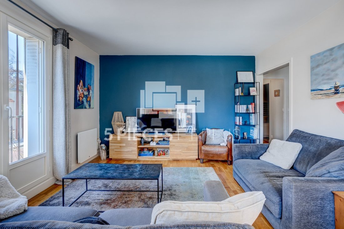 Apartment in Domaine National du Château, Versailles, France 4 - 17730746