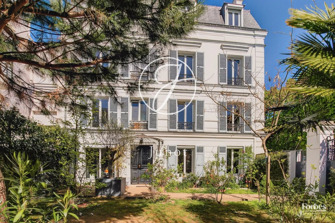 House in Saint-Cloud, Ile-de-France, France 1 - 17646779