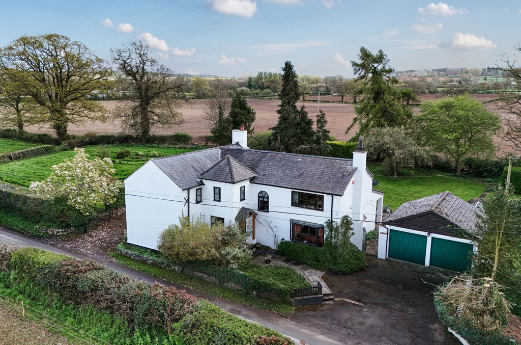 House in Woodhouse, Whittington, England 1 - 17729457