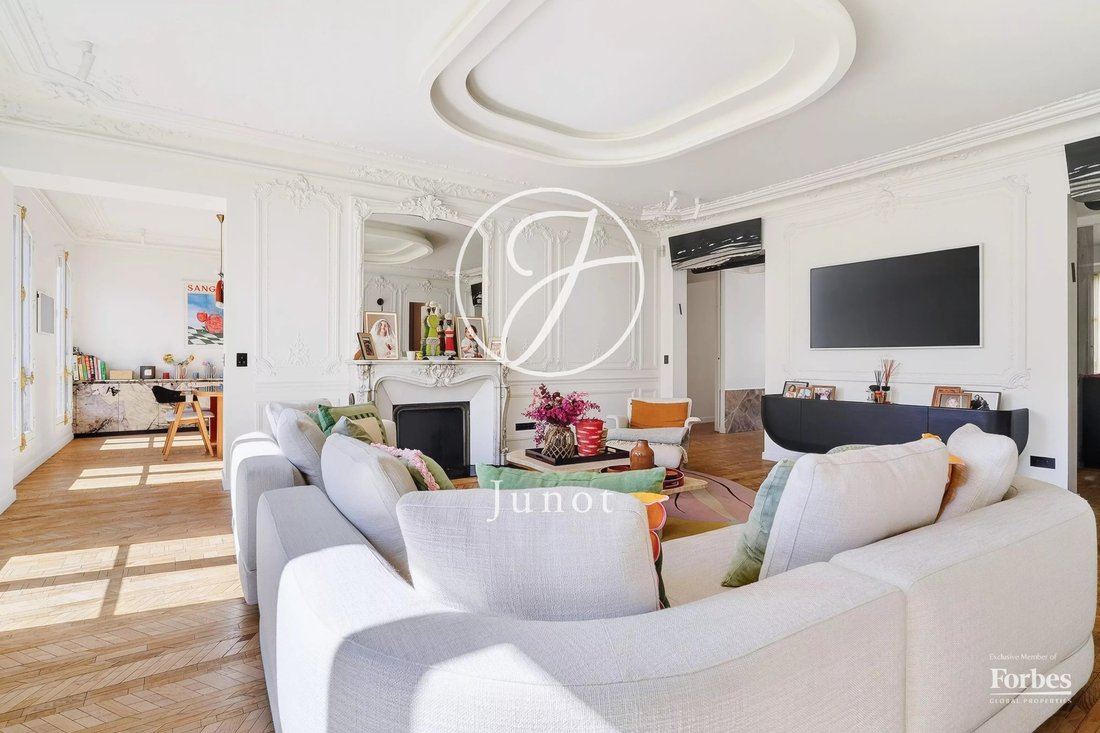 Apartment in Triangle d'Or, Paris 8e Arrondissement, Paris 4 - 17671418