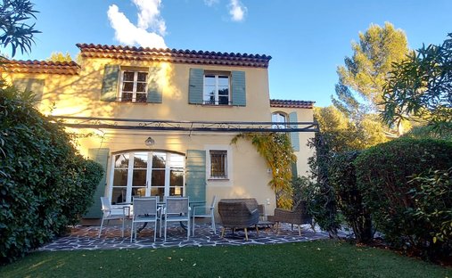 House in La Motte, Provence-Alpes-Côte d'Azur, France 1