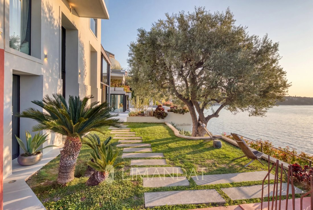 Villa in French Riviera, Provence-Alpes-Côte d'Azur, France 1 - 17730166