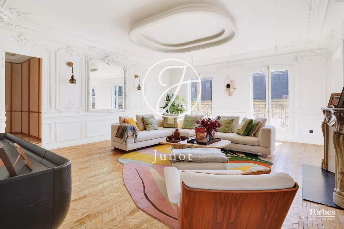Apartment in Triangle d'Or, Paris 8e Arrondissement, Paris 3 - 17671418