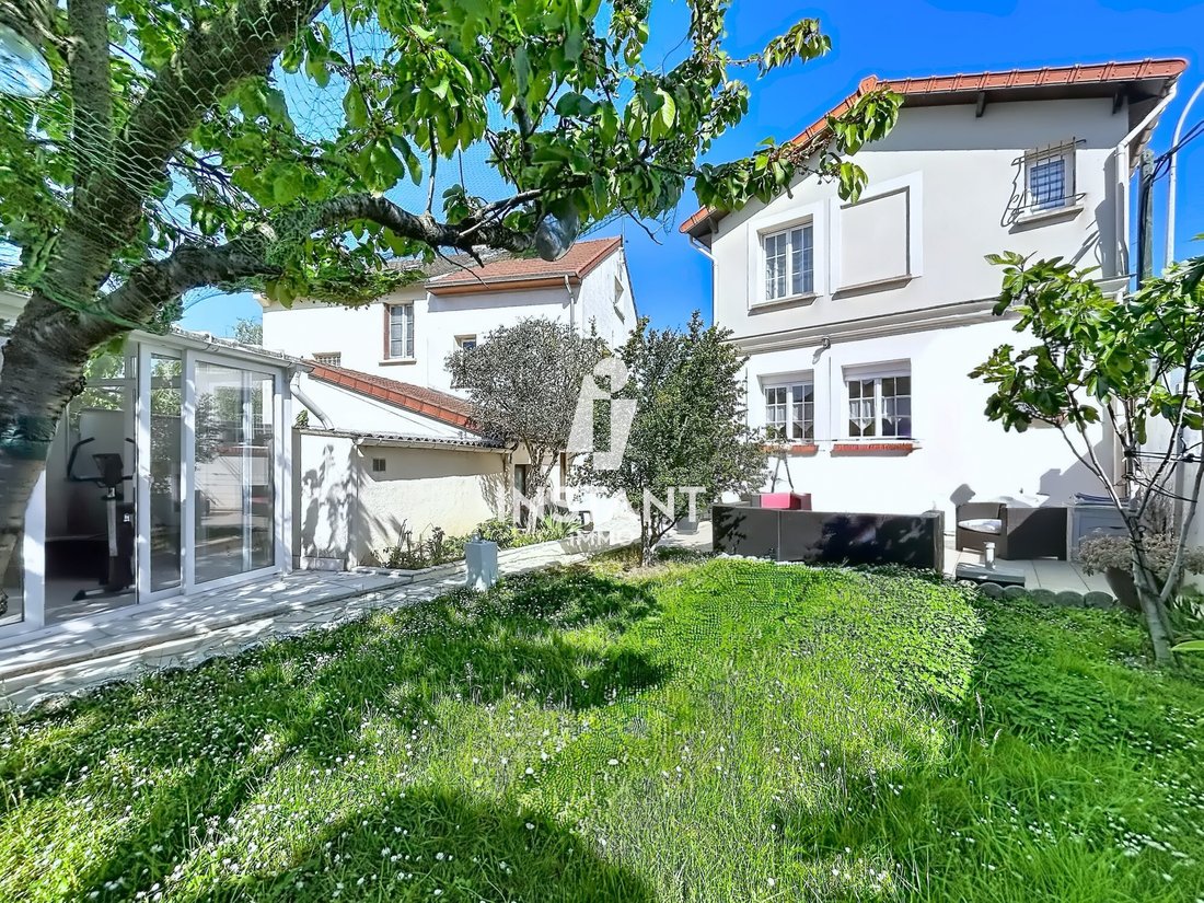 House in Creteil, Ile-de-France, France 1 - 17732276
