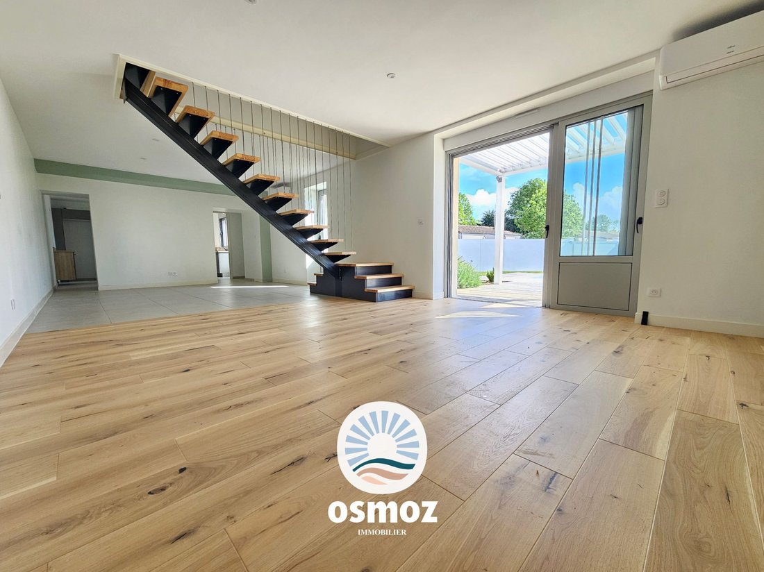 House in Saint-Laurent-de-la-Pree, Nouvelle-Aquitaine, France 2 - 15705551