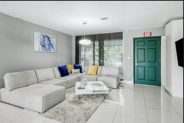 House in Hollywood, Florida, United States 2 - 17732612