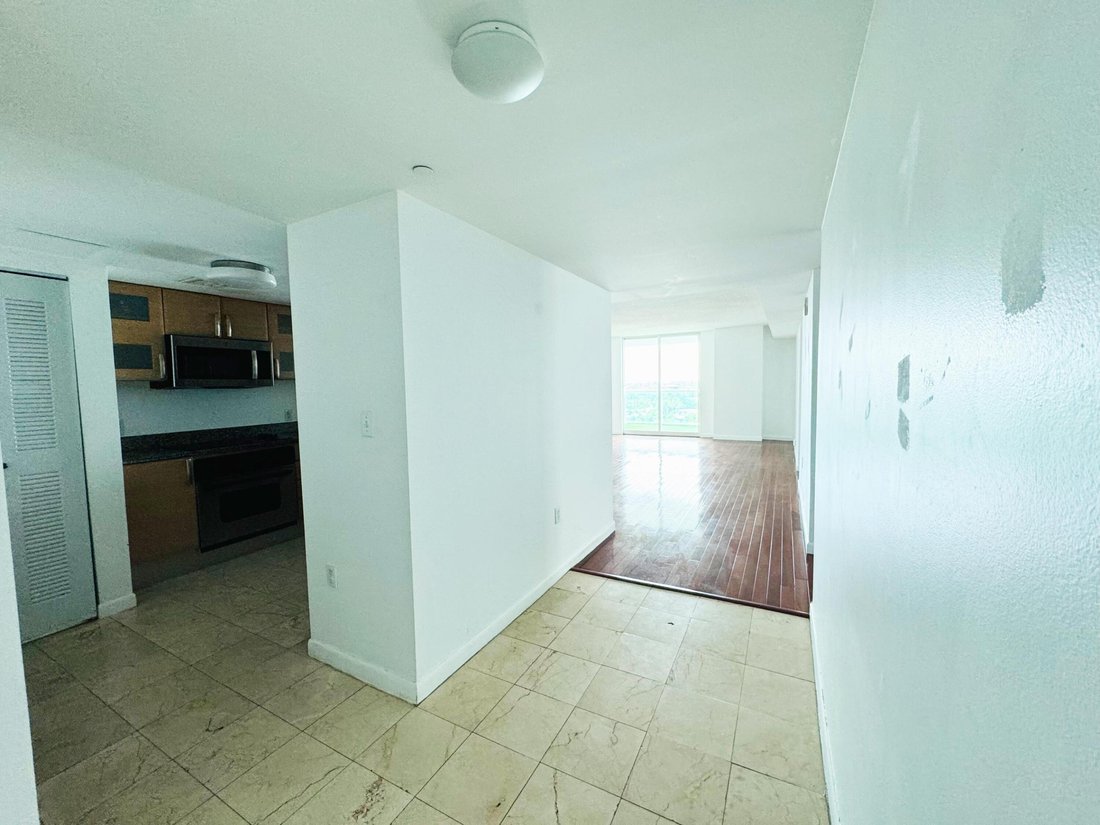 Condo in Miami, Florida, United States 5 - 17732616
