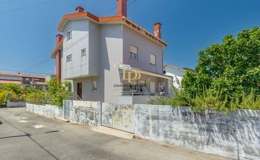 Townhouse in Custoias, Leca do Balio e Guifoes, Porto District, Portugal 1