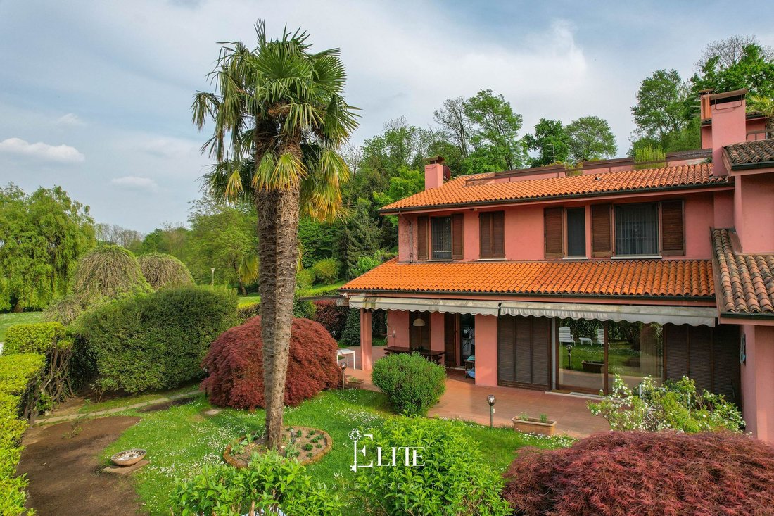 Villa in Bodio Lomnago, Lombardy, Italy 2 - 17733201