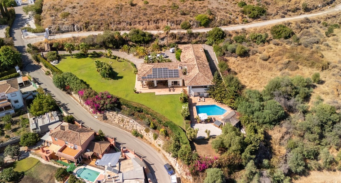 Villa in Benahavis, Andalusia, Spain 1 - 17733282
