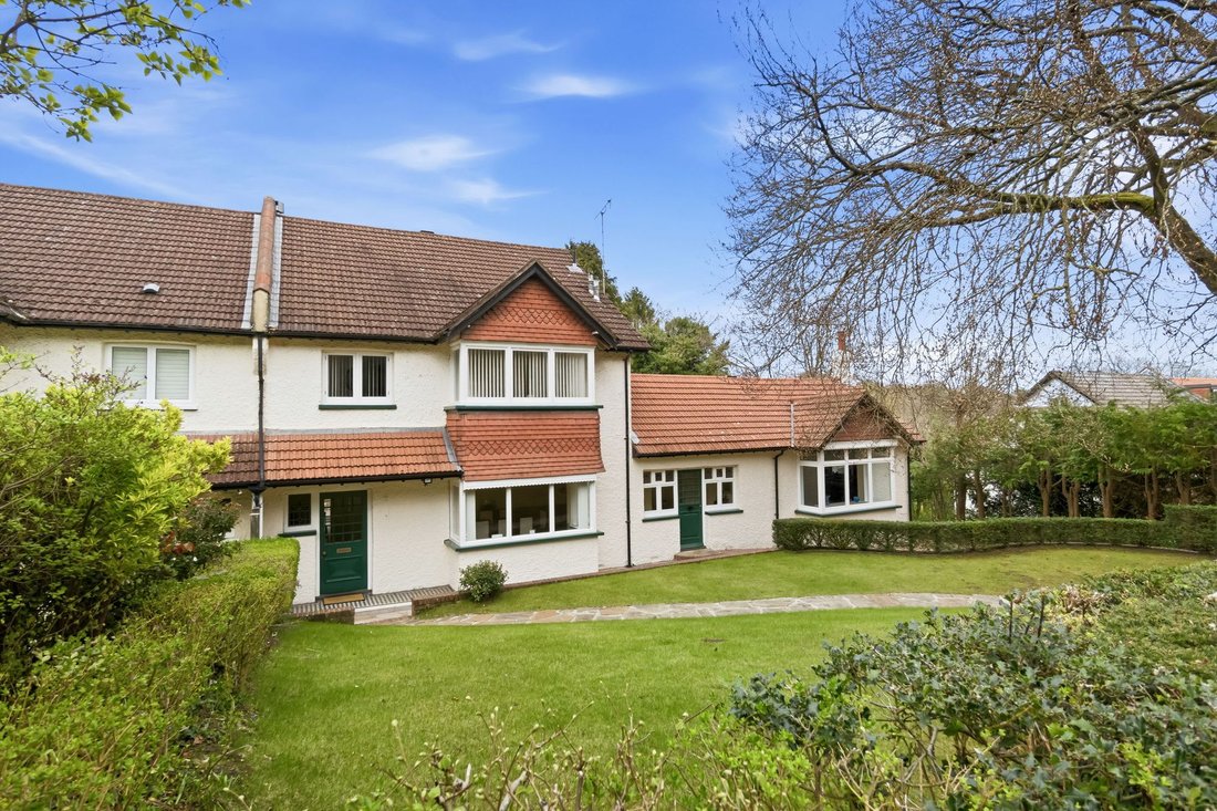 House in Woodcote Green, London Borough of Croydon, England 1 - 17725000