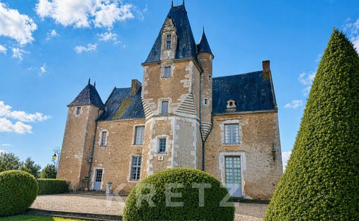 Castillo en Noyen-sur-Sarthe, Países del Loira, Francia 1
