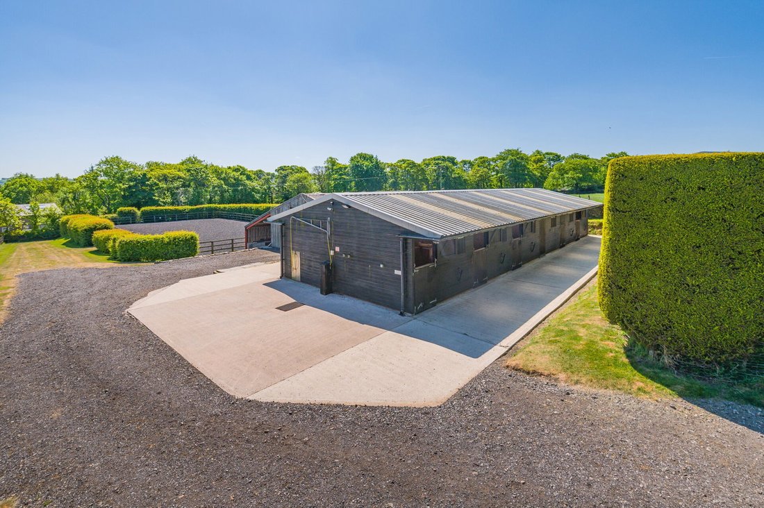 Farm Ranch in Meltham, England 2 - 15761504