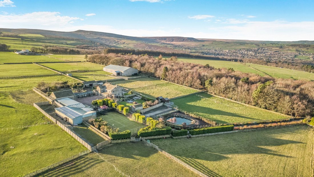Farm Ranch in Meltham, England 2 - 16882253