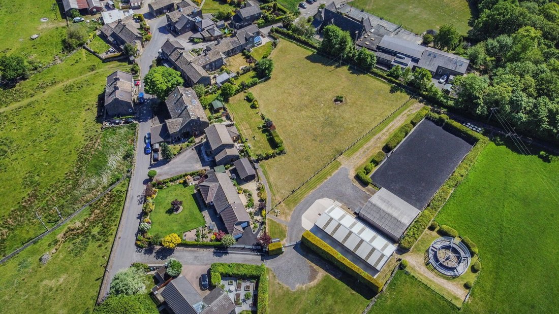 Farm Ranch in Meltham, England 1 - 15761504