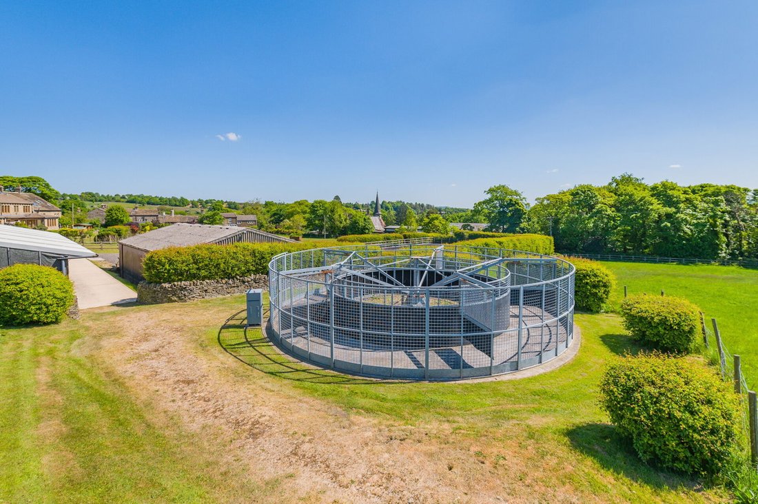 Farm Ranch in Meltham, England 4 - 15761504