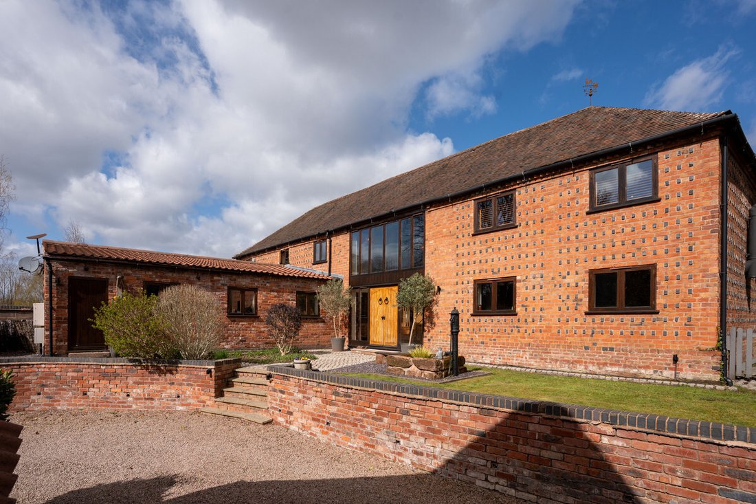 Hartlebury, England 2 - 17733171