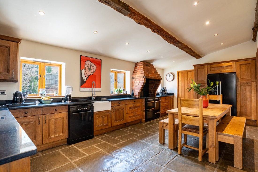 Hartlebury, England 4 - 17733171