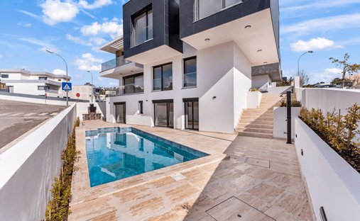 Villa in Belas, Lisbon, Portugal 1