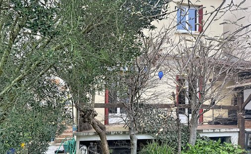 House in Plateau Ouest, Suresnes, France 1