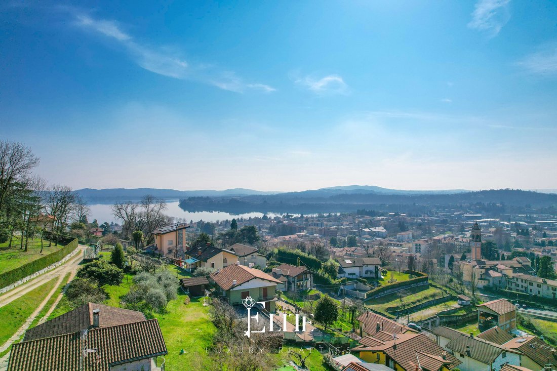 Villa in Gavirate, Lombardy, Italy 2 - 17733413