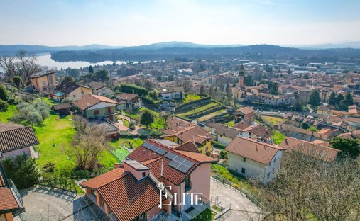 Villa in Gavirate, Lombardei, Italien 1