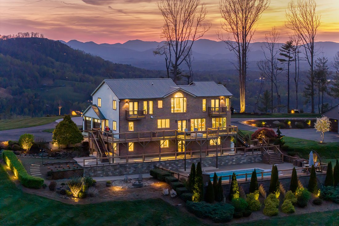 House in Weaverville, North Carolina, United States 1 - 17733384