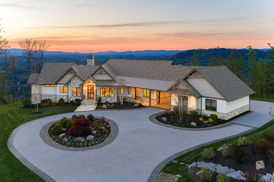 House in Weaverville, North Carolina, United States 1 - 17733386