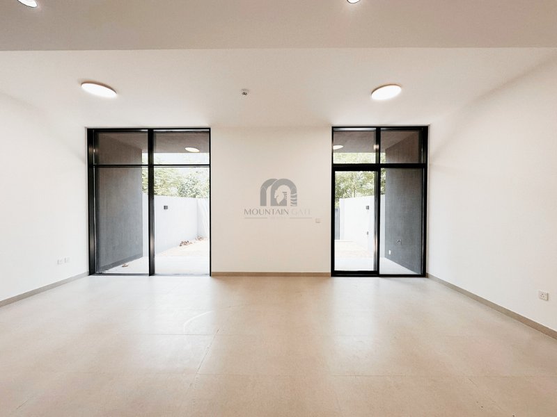 Townhouse in Al Rahmaniya, Sharjah Emirate, United Arab Emirates 3 - 17733391